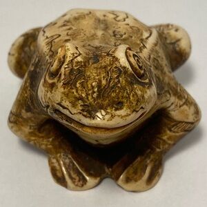 Vintage frog figurine Action made in ITALY
brown resin Frog is smiling happy MCM